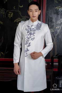 Brand new and high-quality Vietnamese traditional Ao Dai This set includes the Ao Dai and shipping with no pants for men Traditional Vietnamese Clothing Men, Embroidered White Ao Dai For Spring, White Ao Dai Men, Traditional White Ao Dai With Floral Embroidery, Ao Dai Men, Chinese Clothing, Traditional Chinese, Mens Pants, High Quality