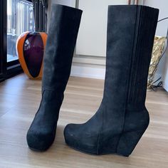 -Designer = Rick Owens -Size=11m (41) -Color= Black -Style= Rick Owens Genuine Leather Made In Italy 11m(31) Pull On Hidden Wedge Boots. Elasticized Back 1portion. -Heel Height: Back = 4.75” Inches; Front Platform =1.5” Inches -Height= Measured At Top Tip Of Boots To Bottom Tip Of Heel=45.5cm -Circumference = Measured At Topmost Part Of 8shoes Starting From One One All Around To Same Point = Approximately 37cm -Circumference Measured Around Mid Shin Area Starting From One Point All Around To Sam Rick Owens Amber Boots, Rick Owens Wedge Boots, Rick Owens Boots, Hidden Wedge Boots, Rick Owens Shoes, Platform Creepers, Lace Up Combat Boots, High Sneakers, Zipper Boots