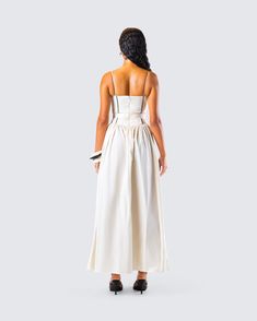 Make a lasting impression in this ivory cotton maxi dress 🤍 With black contrast piping trim and a fitted bodice, this gorgeous piece made from cotton poplin fabric is the kind of look that will effortlessly bring all of the attention straight to you 🙌 Elegant Spring Maxi Dress With Boned Bodice, Chic Maxi Dress With Boned Bodice For Formal Occasions, Chic Maxi Dress With Boned Bodice For Formal Events, Chic Formal Maxi Dress With Boned Bodice, Chic Maxi Dress With Boned Fitted Bodice, Elegant White Maxi Dress With Boned Bodice, White Maxi Dress With Boned Bodice For Formal Occasions, White Maxi Dress With Boned Bodice For Formal Events, White Formal Maxi Dress With Boned Bodice