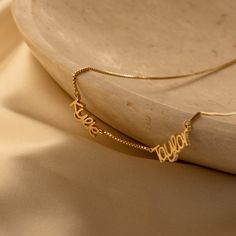 • Material: High Quality Solid 925 Sterling Silver• Dimensions: Depending on your font choice, height sizes range from 3mm to 4mm lowercase• Distance between three names: 3cm• Finish: Sterling Silver ∙ 18K Gold ∙ Rose Gold SKU: MM-NM91F92 Trendy Personalized Yellow Gold Name Necklace, Childlike Wonder, Everyday Outfit, Box Chain, Silver Roses, Silver Rose Gold, Gold Style, Name Necklace, Ring Necklace