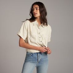 With a boxy silhouette and relaxed fit and made from naturally anti-microbial 100% linen, The Sloane is the perfect easy and breezy summer blouse. Plenty of Rowan details such as herringbone cotton twill tape on the inside front placket for a contrasting reveal when worn with open buttons, our two-hole signature metal buttons, and patch chest pockets. The wide center back box pleat with signature stitch details secured at the top and bottom give movement and flow while holding the Sloane's shape Casual Cropped Blouse With Pockets, Casual Linen Blouse With Pockets, Casual Linen Spring Blouse, Everyday Cropped Spring Shirt, Cropped Spring Shirt For Everyday, Summer Blouse With Relaxed Fit For Work, Classic Neutral Tops For Day Out, Relaxed Fit Cropped Casual Shirt, Casual Cropped Relaxed Fit Shirt