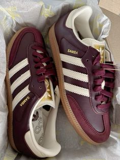 maroon sambas Adidas Samba Maroon Outfit, Adidas Samba Maroon, Maroon Sambas Outfit, Shoes Fall 2024, Maroon Sambas, Maroon Clothes, Adidas Samba Aesthetic, Maroon Accessories, Sambas Adidas Women Outfit