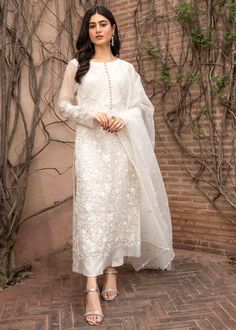 Pakistani Fancy Dresses, Salwar Kamiz, Beautiful Pakistani Dresses, Simple Pakistani Dresses, Boutique Dress Designs, Party Wear Indian Dresses, Stylish Dress Book, Stylish Dresses For Girls, Pakistani Dress Design