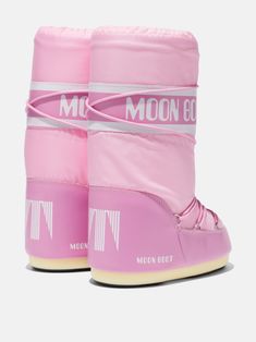 063 PINK Synthetic->PVC ICON PINK NYLON BOOTS from Moon Boot. Pink Moon Boots, Gloria Allred, Boots Moon, Ski Fits, Lunar Landing, Space Princess, Mule Sneakers, Moon Boot, One Small Step