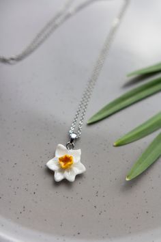 Introducing our Daffodil Bloom Necklace, a captivating floral accessory crafted to elevate your spring style with elegance and charm. Perfect for any occasion, this dazzling pendant captures the beauty of daffodils in full bloom, making it an ideal gift for yourself or a loved one. Add a touch of springtime glam to any outfit and embrace the enchanting allure of this white floral pendant. CHAIN  1) GOLD - High quality 18K gold plated copper metal chain, minimum length - 44cm (17.3 in), max - 50c Spring White Birth Flower Jewelry, Spring Birth Flower Jewelry, Birth Flower Jewelry For Spring, Spring Flower-shaped Jewelry Gift, Delicate Spring Necklaces For Gifts, Delicate Necklace For Spring Gift, Flower Shaped Necklace For Spring Gift, White Flower Pendant Necklace Gift For Her, White Flower Necklace As Spring Gift