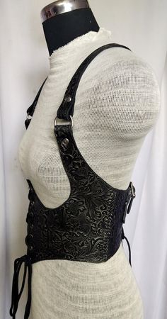 Steampunk Leather Corset For Cosplay, Black Leather Gothic Corset Belt, Gothic Black Corset Belt For Larp, Black Gothic Corset Belt For Larp, Gothic Leather Corset For Cosplay, Gothic Black Corset For Larp, Black Gothic Corset For Larp, Gothic Leather Corset Belt For Larp, Medieval Style Fitted Leather Corset