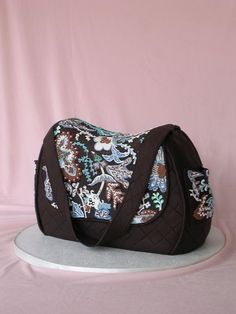 Bag themed cake - For all your cake decorating supplies, please visit craftcompany.co.uk Loaf Pan Cakes, Purse Cakes, Loaf Pan Cake, Half Sheet Cake, Handbag Cakes, Brown Handbags, Dream Chaser, Sugar Craft