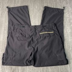 Vintage 2000s Union Bay Loose Fit Cargo Pockets Tactical Y2K Aesthetic Streetwear Black Trouser Pants 36 Waist Mens Condition:  Excellent Used Condition  = No Flaws Measurements: Please see photos above for all measurements IF YOU BUY TWO OR MORE ITEMS USE THE CODE BUNDLE @ CHECK TO SAVE 20% WE SHIP WITHIN 24 HOURS AFTER PURCHASE! Please be aware that we do not offer free returns!! The Buyer is responsible for the cost of the return label. Follow us on TikTok & Instagram @findsnostalgic and tag us in your finds Aesthetic Streetwear, Vintage 2000s, Y2k Aesthetic, Trouser Pants, Mens Pants, Favorite Outfit, Art Collection, Loose Fitting, Bathing Beauties