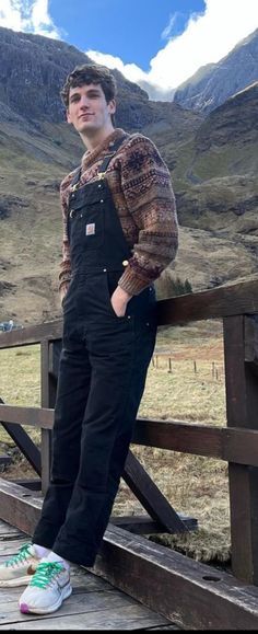 Men Overalls Fashion, Overalls Masc Outfit, Cottagecore Aesthetic Men Fashion, Masculine Overalls Outfit, Farming Outfits Men, Farmcore Outfit Male, Overalls Men Aesthetic, Farmer Clothes Men, Farm Clothes Men