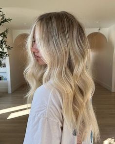 Sorry Blonde Hair With Highlights, Blonde Hair Easy Maintenance, Call Blonde Hair, Blonde Hair With A Shadow Root, Light Hair Color Ideas Blondes, Tip Out Hair, Cool Tone Balayage Blonde, Loved In Blonde Balayage