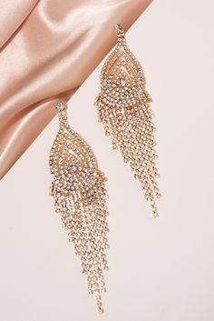 Description The Ellie Glitzy Chandelier Earrings will have you looking like a star and feeling sensational with its beauty. Long rhinestone earrings in a layered teardrop design that cascades from short edges to a long center with a post backing. Beautiful shiny statement jewelry to add towards your accessories for your wardrobe. Size • Length: 4.2 in (10.7 cm) • Width: 1 in (2.5 cm) Quality These post backing earrings use an eco-friendly, lightweight, strong gold color metal alloy chain. Linkin Luxury Teardrop Linear Earrings For Evening, Crystal Chandelier Earrings With Rhinestone Fringe, Glamorous Rhinestone Dangle Chandelier Earrings, Gold Crystal Earrings With Rhinestone Fringe, Glamorous Chandelier Drop Earrings With Sparkling Stones, Glamorous Sparkling Teardrop Chandelier Earrings, Gold Chandelier Earrings With Rhinestone Fringe For Party, Sparkling Drop Chandelier Earrings For Party, Glamorous Rhinestone Dangle Teardrop Earrings