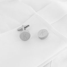 Give your groomsmen gift to complete their wedding day look with this stunning silver personalized cufflinks. #personalizedcufflinks #groomsmengiftideas #groomsmengiftsunique Groomsmen Beer, Groomsmen Flask, Groomsmen Gifts Unique, Groomsmen Gifts Personalized, Personalized Cufflinks, Groomsmen Gifts, Groomsmen Gift, Beer Mugs, Gifts Personalized