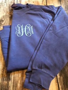 This is our most popular monogrammed shirt and when you order one you will see why! So many colors to choose from and so many vinyl options and monogrammed fonts you will want one of each! Comfort colors are pigment dyed shirts that are unisex sized and do NOT shrink up. In the notes to seller at checkout please leave: 1. Vinyl Color 2. Monogram in the order you would like it to appear on the shirt (First, Last, Middle is traditional) 3. Shirt color (This listing is for a left chest monogram) se Personalized Cotton T-shirt For Fall, Personalized Blue Cotton Tops, Cotton Monogram Long Sleeve Sweatshirt, Cotton Monogram Sweatshirt, Monogram Cotton Tops For Fall, Fall Cotton Tops With Monogram, Blue Monogram Cotton Tops, Vinyl Monogram, Comfort Colors Tshirt