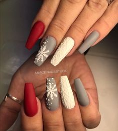 Nail Art Designs Halloween, Frosted Nails, Nails With Snowflakes, Winter Nails 2023, Christmas Sweater Nails, Nails 2023 Trends, Christmas Nail Ideas, Nail Art Halloween