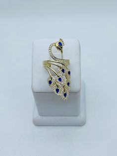 ❤️ Real 10k gold ring peacock ❤️ Women's ring size 6.5 - 9 - please let me know what size you would like  ❤️ Colorful blue saphire color or pink  in Cubic Zirconia Stones  ❤️ Yellow Gold ❤️ Includes a box Check out my other jewelry ❤️ Anillo de mujer de 10k de oro sólido ❤️ Pavo real  ❤️ Joyeria Nueva ❤️ Esta sortija es tamaño 6.5 a 9 - por favor dejar saber que tamaño  ❤️ Piedra zirconia en Azul color Safiro p rosado   ❤️ Incluye Cajita Vea mi página para ver más joyas SKU 124063 Wedding Rings With Peacock Design, Hand Set Gold Plated Rings, Gold Rings With Peacock Design For Gift, Gold Rings With Peacock Design, Formal Yellow Gold Jewelry With Peacock Design, Formal Yellow Gold Peacock-designed Jewelry, Formal Yellow Gold Peacock Jewelry, Elegant Peacock Design Rings As Gift, Elegant Peacock Design Rings For Gifts