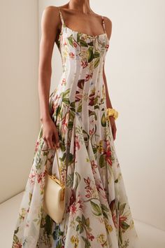 The Floral Ruched Sweetheart Neck Maxi Dress exudes effortless elegance with its flattering silhouette and romantic details. Featuring a sweetheart neckline adorned with delicate ruching, it highlights the bust beautifully while adding a touch of allure. The flowing maxi length skirt drapes gracefully, offering comfort and movement. Its floral print adds a whimsical charm, perfect for summer occasions and special events. Crafted from lightweight and breathable fabric, it ensures a comfortable fit throughout the day or evening. Whether for a garden party or a beach wedding, this dress combines femininity and sophistication, making it a versatile and stylish choice. Scenes: dating, banquet and party Fabric: polyester Weight: 480g for Size m Gently hand wash cold, lay flat to dry or dry clean Mode Kimono, Moda Chic, Looks Street Style, Chiffon Maxi Dress, Glam Dresses, Sweetheart Neck