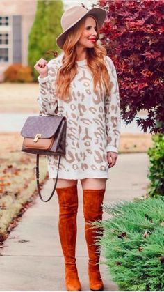 Thanksgiving Outfit Ideas That Will Make You the Star of the Dinner!🧡🍂 Step up your style game with this stunning Thanksgiving Outfit Ideas Women are obsessing over! Perfect for all your Fall Events, this look is the ultimate mix of chic and comfort. Not sure What To Wear Fall? Pair this outfit with Black Kitten Heels to elevate your look effortlessly. Whether you\'re attending an elegant Event Outfit gathering or keeping it relaxed with Lazy Day Outfits, this ensemble has you covered. Find m... Form Outfits, Sixth Form, Thanksgiving Fashion