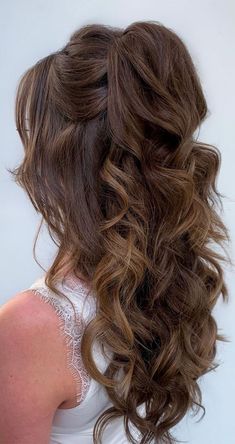 Half Up Half Down Wavy Wedding Hair, Half Way Up Hairstyles Wedding, Voluminous Hairstyles Half Up, Formal Curls Long Hair, Curled Half Up Half Down Wedding, Wedding Hair Bridesmaid Half Up, Volumous Half Up Half Down Hair, Have Up Have Down, Hair Styles For A Formal Event