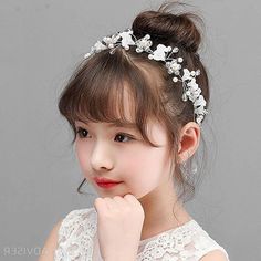 Floral Crown Wedding Hair, Elegant Hairdo, White Flower Headband, Pearl Hair Accessories, Wedding Hairstyles With Crown, Flower Girl Headpiece, Natural Wedding Hairstyles, Headband Pearl, Floral Crown Wedding