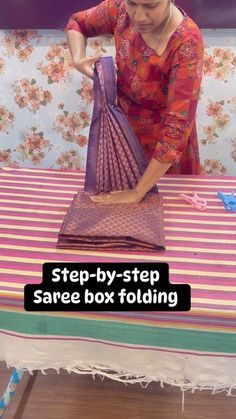 Saree Plates, Saree Box Folding, Saree Tips, Saree Drapes, Lace Blouse Design, Box Folding, Pleated Saree