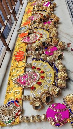 Bandharwal Designs, Bandarwal Designs Handmade Latest, Bandarwal Designs Handmade, Handmade Toran Ideas, Hanging Decorations Diy, Handmade Decorative Items, Thali Decoration Ideas, Diy Floral Decor, Janmashtami Decoration