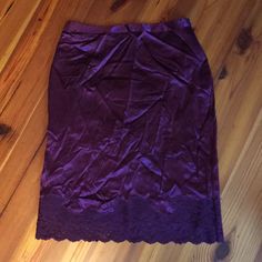 Silk Skirt With Acetate Lining And Lace Hem Skirt With Left Side Zipper And Clasp Closure. Nwot. Elegant Purple Satin Bottoms, Elegant Lined Purple Skirt, Elegant Purple Lined Skirt, Elegant Purple Midi Skirt, Elegant Purple Mini Skirt, Stretch Silk Skirt With Lining, Silk Stretch Lined Skirt, Elegant Purple Skirt, Banana Republic Skirt