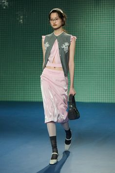 Shushu/Tong Shanghai Spring 2025
https://www.vogue.com/fashion-shows/shanghai-spring-2025/shushutong/slideshow/collection#17 Black Fluffy Jacket, Military Jacket Green, 2025 Fashion, Fashion Week Runway, Blue Gingham, Cotton Voile