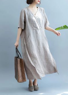 French Khaki linen Dress V Neck Robe Summer Dresses Materials used:linen blendedMeasurement:Size XXL/BUST-114cm length 117cm / 45.63"Shoulder 39cm / 15.21"bust 114cm / 44.46"Sleeve length 30cm / 11.7"Size 3XL/BUST-118cm length 118cm / 46.02"Shoulder 40cm / 15.6"bust 118cm / 46.02"Sleeve length 31cm / 12.09"We ship worldwide.Tracking numbers provided for all orders. Linen Clothes Boho, Natural Fibers Clothing, Linen Dress Pattern, Maternity Fashion Dresses, Dresses Materials, Natural Fiber Clothing, Summer Linen Dresses, Beautiful Dresses For Women, Comfy Chic