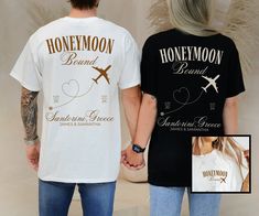 Introducing our exclusive "Honeymoon Bound" tee, where romance meets wanderlust in the most fabulous way possible. 🌍💖 With its preppy, country club inspired logo featuring a plane soaring along a heart-shaped path, this tee screams adventure and amour! MATCHING ITEMS: https://www.etsy.com/shop/TheRitzyLifeCo?ref=seller-platform-mcnav&search_query=p1 But hold up, there's more! Get ready to flaunt your travel plans in the chicest way imaginable. Simply customize your tee with your dreamy destina Travel Merch, Honeymoon Shirts Matching Beach, Crew Neck Graphic Print Top For Honeymoon, Short Sleeve T-shirt For Summer Honeymoon, Aesthetic Honeymoon, Summer Honeymoon Short Sleeve T-shirt, Honeymoon Couple Tshirts, Preppy Country, Vacation Tshirt