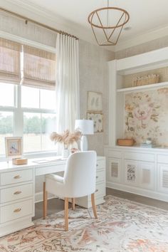 Bright and airy home office with a white desk and chair, built-in shelves, and a floral wall art accent. Home Office For Small Spaces, Coastal Office Ideas, Wallpaper Home Office, Windowless Office, Double Office, Lady Room, Coastal Home Office, Modern Office Ideas