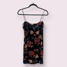 Such A Beautiful Bodycon Mini Dress! X322 D1 Mer Dp Floral Party, Bodycon Mini Dress, Forever 21 Dresses, Velvet Dress, Black Red, Colorful Dresses, Forever 21, Bodycon Dress, Black And Red