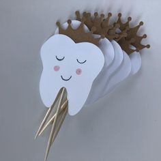 a tooth with a crown on top of it