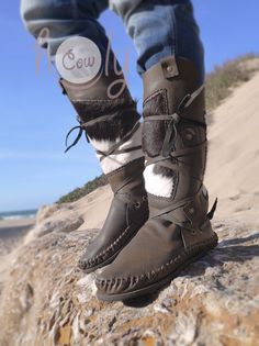 Brown Hand-stitched Moccasins With Round Toe, Handmade Brown Leather Moccasins, Hand-stitched Leather Moccasins With Round Toe, Native American Boots, Moccasins Outfit, Native American Moccasins, Leather Boots Brown, Handmade Moccasins, Pirate Boots