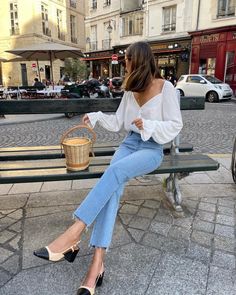 Parisian Style Work Outfit, European Girl Fashion, Parisian Girl Style, Parisian Inspired Outfits, Parisian Modern Style, Parisian Fashion Aesthetic, French Style Fashion Summer, Parisian Street Style Summer, France Style Outfits