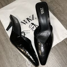 New Condition No Flaws Smoke Free Euro 36 Fits To Us 5.5-6 Clear Heel Shoes, Denim Pumps, Black Pointed Toe Heels, Feminine Shoes, Zara Heels, Satin Shoes, Beautiful High Heels, Velvet Shoes, Kitten Heel Sandals