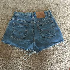 Brand New Never Worn Levi High Rise Shorts. Diy Jeans Ideas, Short Levis, Mha Dr, Shorts Levis, Sock Outfits, Jeans Diy, Simple Trendy Outfits, Levi Shorts, Shorts Jeans