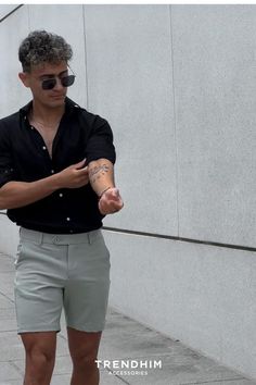 Man walking and showcasing the curban chain and pair of dark shades. Wearing pair of gray shorts with black shirt. Mens Chain Necklace, Men's Necklace, Summer Heat, Chains For Men, Curb Chain