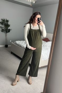 #maternitystyle #bumpstyle #maternityoveralls #corduroy #corduroyoutfit #corduroyoveralls #pinkblushmaternity Cotton Overalls Outfit, Maternity Overalls Outfit Fall, Overall Maternity Outfit, Corduroy Overalls Outfit, Maternity Corduroy Pants, Pregnant With Overalls, Cotton Overalls, Corduroy Overalls