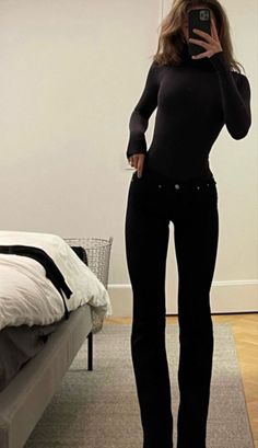 Sliming Winter Outfit, Black Heels Work Outfit, Bodycon Dress Cardigan Outfit, Formal Dining Outfit, Mafia Au Aesthetic Outfits, Cute Black Work Outfits, Femme Fatale Fall Outfit, Fem Fatale Outfit Casual, Interview Skirt Outfit