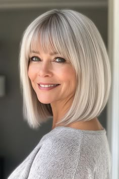 Platinum Bob, Kort Bob, Haircuts For Medium Length Hair, Bob Hairstyles With Bangs, Chin Length Hair, Hairstyles For Women Over 50, Shoulder Length Hair Cuts, Hair Styles For Women, Short Hair Haircuts