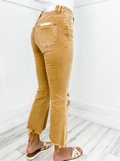 Stay on trend this season with our Vervet High Rise Cropped Flare Jeans in Khaki. Featuring a vintage high rise and cropped flare fit, these jeans are the perfect addition to your wardrobe. The khaki color adds a touch of versatility, making them easy to dress up or down. Pair with your favorite blouse and heels for a night out or keep it casual with sneakers and a cropped tee. Fabric: 94% Cotton, 4% Poly, 2% Spandex SHOP THE LOOK Blue Top - 60853 Necklace - 58349 Trendy Fall Jeans 2022, Jeans For Women Fall 2022, Women Jeans Fall, High Waisted Cropped Flare Jeans, 2022 Fall Jeans Trends Women, Jeans For 2022 Fall, Cropped Flare Jeans Shoes, Casual Fall Jeans, Flare Jeans Style