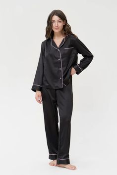 Luxurious Comfort: Slip into the soft embrace of satin pyjamas, designed to redefine elegance and relaxation. Perfect for lounging or a good night’s sleep. Aesthetic Pjs, Luxury Pyjamas, Button Up Pajamas, Outfit Elegant, Luxury Pajamas, Satin Button Up