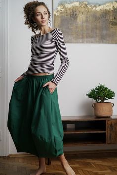 The skirt has a bauble cut, a belt on an elastic band, and of course pockets!  The sides are slightly longer than the middle of the skirt.  Year-round, made of sweatshirt knitwear with a weight of 200  Sizes S M L  The model in the picture is 176 cm tall and wears size S  Dimensions:  belt : S/ 60-90 cm M / 70-100 cm L / 74-110 cm  hips : S / 120 cm M / 140 cm L / 145 cm  side length : 88 cm  center length : 75 cm  Material: cotton 94% elastane 6% Green Long Skirt For Fall, Green Long Skirt Bottoms For Fall, Fitted Green Gathered Skirt Bottoms, Fitted Green Gathered Skirt, Green Voluminous Full Skirt, Long Maxi Skirt, Womens Skirts, Long Maxi Skirts, Color Run