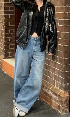 Outfits With Dress Pants, Outfit With Bootcut Jeans, Jumpsuit Outfit Ideas, Street Style Outfits Casual, Look Classy, Jumpsuit Outfit, Women Outfit