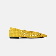 Love Woven Texture In Bright Yellow Color... Wear With Basics Or Layer On A Brightly Colored Outfit... Euro Size 37 Yellow Pointed Toe Flats For Summer, Fall Yellow Flats, Chic Yellow Flats For Spring, Chic Zara Summer Flats, Casual Zara Flats, Zara Australia, Woven Texture, Flat Color, Zara Shoes