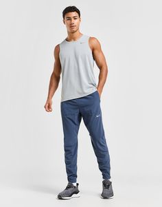 If you're serious about training, you'll need these men's Phenom Elite Woven Track Pants added to your rotation. In a Thunder Blue colourway, these track pants are made using a poly fabric that's smooth and stretchy for unrestricted movement as you train. They feature a supportive elastic waistband, zippered ankles for easy on-and-off, and side pockets so you can keep your staples close. With sweat-wicking Dri-FIT tech for a cool feel and added comfort, they're signed off with the Swoosh to the leg. Machine washable. | Our model is 6'0" and wears a size medium. Nike React Vision, 270 Nike, Football Training, Blue Nike, Football Boots, Jd Sports, Adidas Nike, Chucks Converse, No Equipment Workout