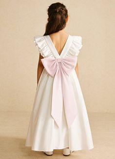 Let your flower girl have fun walking down the aisle while tossing petals in our matte satin dress, Aero. She features a scoop neckline, a beautiful V-back, a lovely bow tie belt, a ruched A-line skirt, and adorable flutter sleeves. Satin Flower Girl Dresses, Petal Flower Girl Dress, Groomsmen Shoes, Brides Mom, Fun Walk, Pink Flower Girl Dresses, Matte Satin, Walking Down The Aisle, Satin Dress