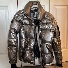 Gunmetal Size Small, “Sam. New York” Puffer Jacket Metallic Shiny Fitted Outerwear, Fitted Metallic Shiny Outerwear, Luxury Metallic Outerwear, Luxury Fitted Silver Outerwear, Luxury Silver Outerwear For Winter, New York Puffer Jacket, Puffer Coat, Puffer Jacket, Puffer