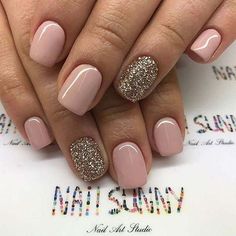 Simple Neutral and Glitter Prom Nail Design for Short Nails Nude Nails With Glitter, Shellac Nail Designs, Stars Nails, Prom Nail Designs, Gel French Manicure, Video Makeup, Elegant Nail Art, Nails Yellow