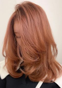 Korean Hair Color Ash, Orange Beige Hair, Beige Hair Color Brown, Winter 2022 Hair Color Trends, Korean Hair Color Ideas, Hair Color Ideas 2022, Coral Hair Color, Orange Brown Hair, Dark Strawberry Blonde Hair